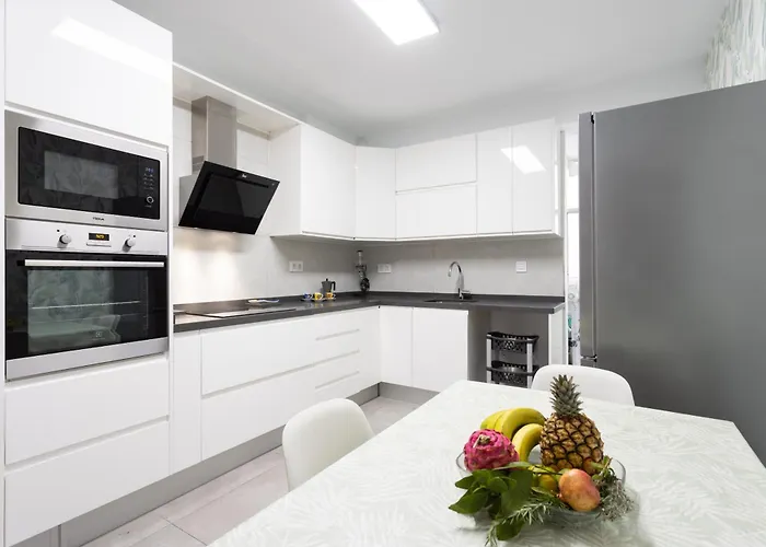 Home2Book Stylish & Roomy Santa Cruz City Center